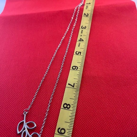 Lucky Hollow Owl Leaf Pendant Necklace - Picture 6 of 6